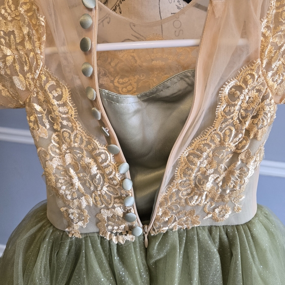 Elegant Green and Gold Kids Costume Dress - Picture 5 of 7
